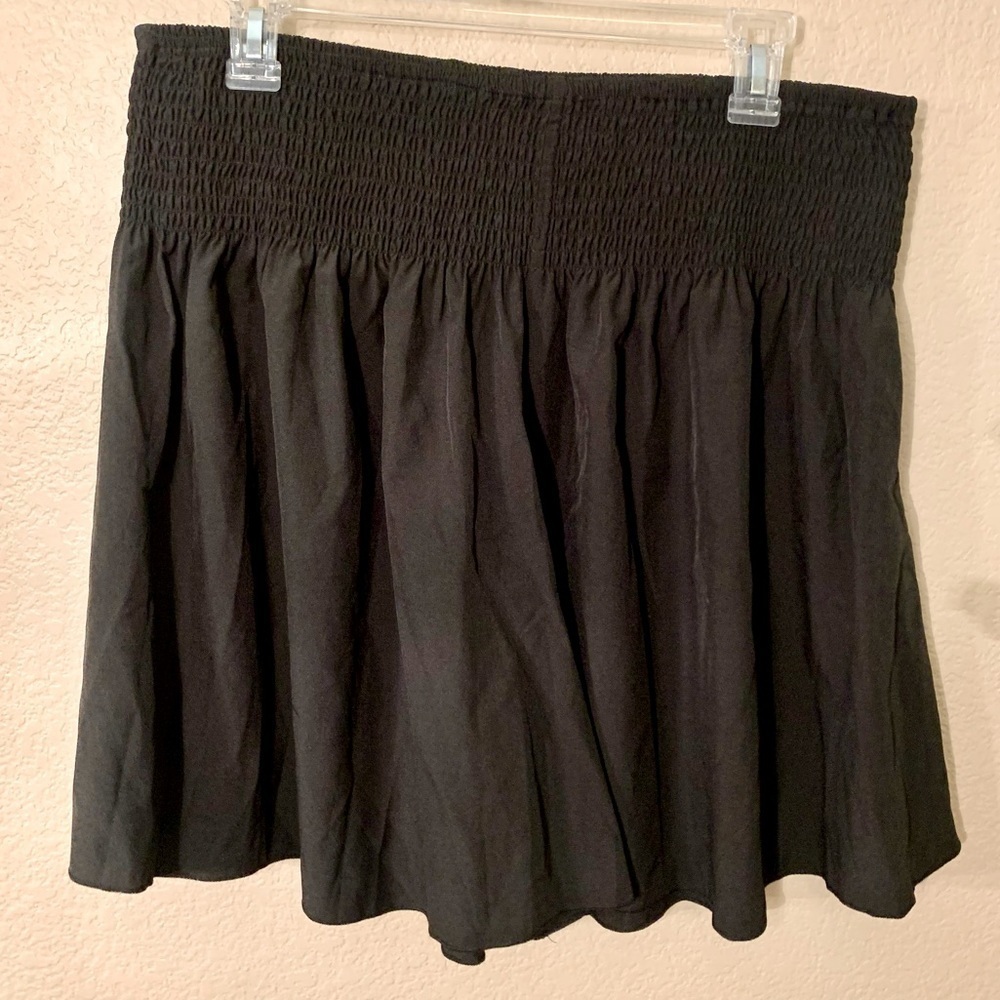New SHEIN Shorts 1X Black Curve Smocked Waistband Flowy Skirt Bottoms Liteweight